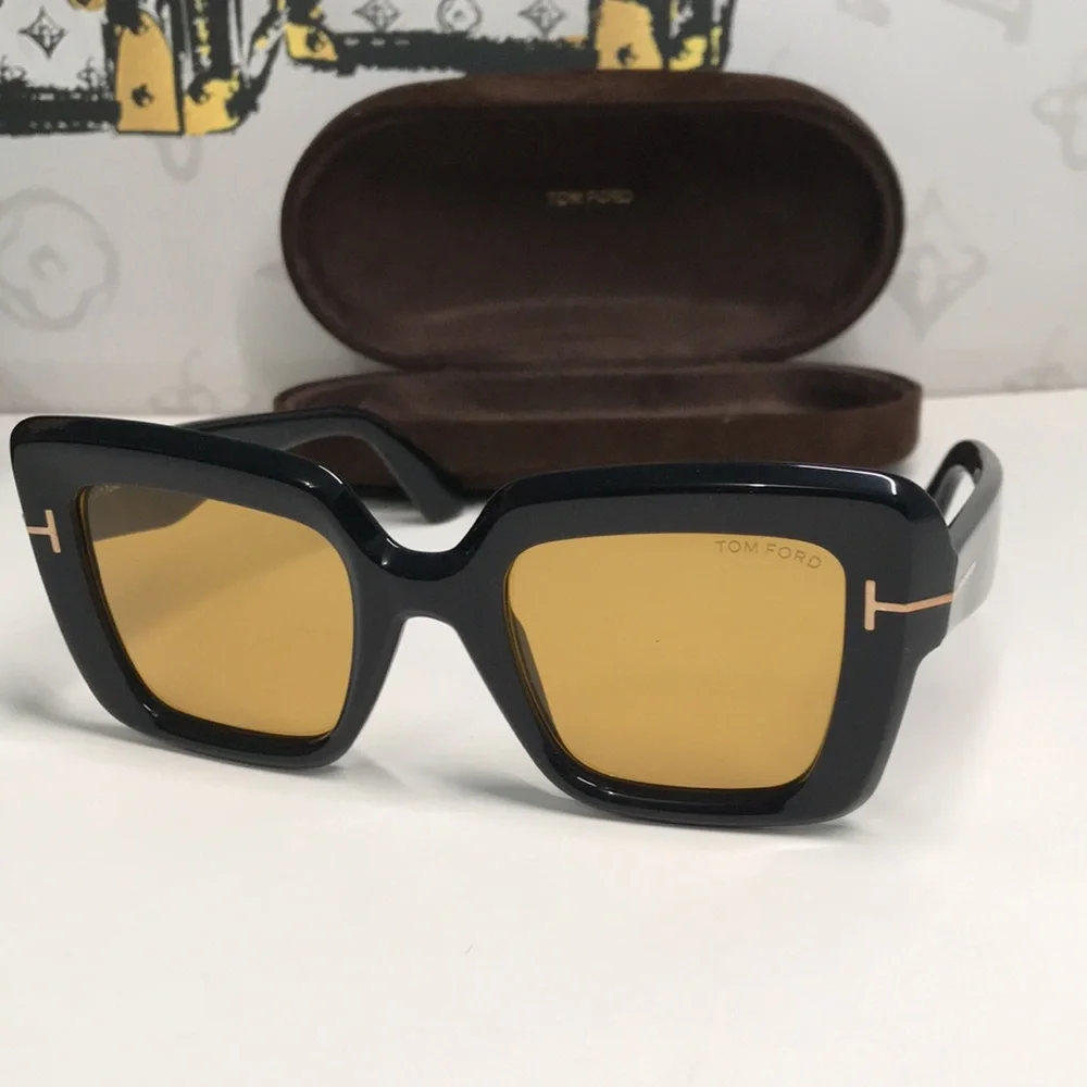 New Authentic Tom Ford TF1157 01E “Esme” Sunglasses – Shiny Black with Brown Len